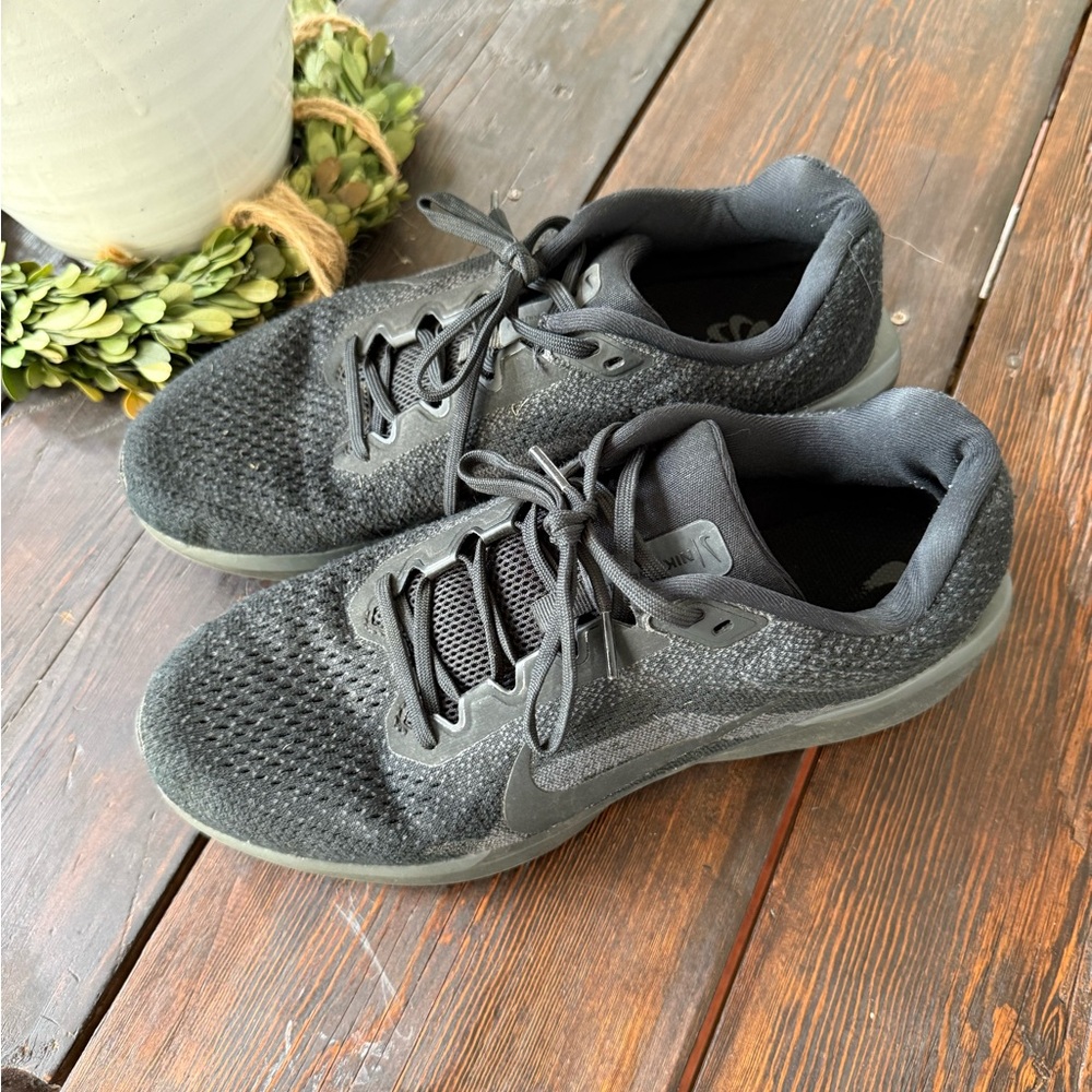 Men's Black Nike Winflo 11 Shoes